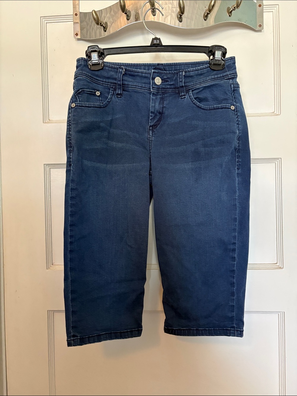 Tommy Bahama Women’s Dark Blue Denim Capri Jeans Size 2